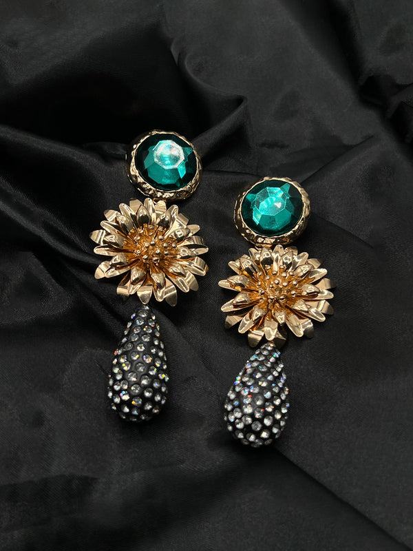green gemstone flower earrings, luxury drop earrings, gold and crystal earrings, statement evening jewelry, elegant black and gold earrings