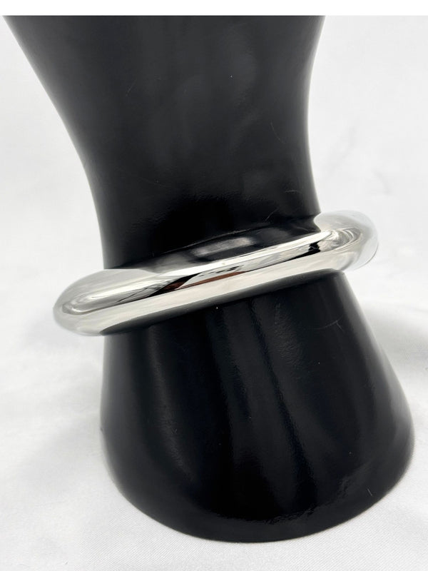 silver bangle bracelet, Infinite Love bangle, structured silver jewelry, glossy gold bracelet, unique shape gold bangle, statement silver bracelet, luxury silverjewelry, statement jewelry