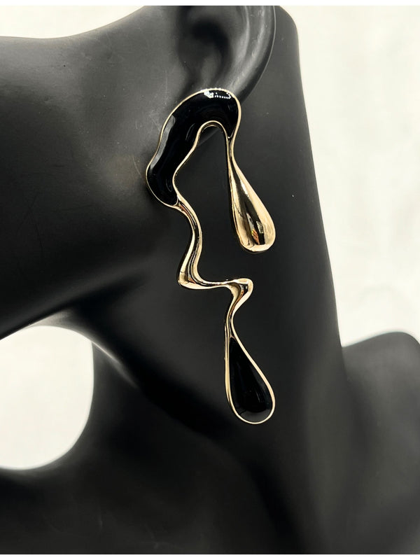 black and gold abstract earrings, modern statement jewelry, artistic drop earrings, wavy silhouette earrings, unique fashion jewelry