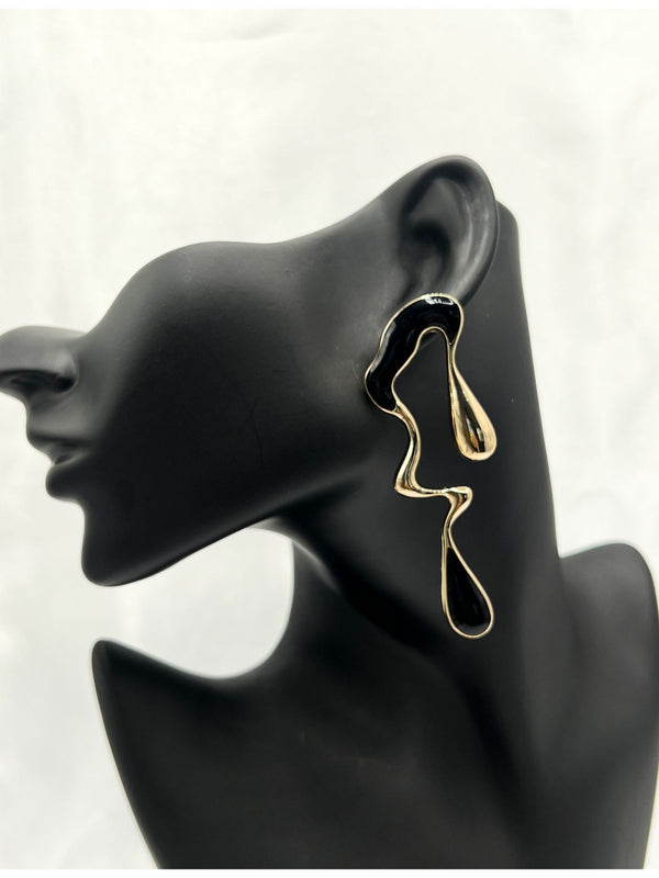 black and gold abstract earrings, modern statement jewelry, artistic drop earrings, wavy silhouette earrings, unique fashion jewelry