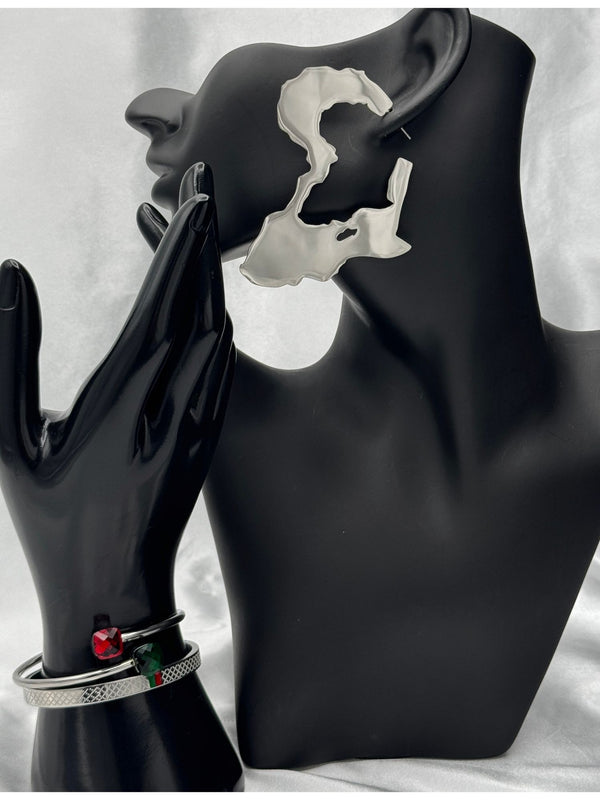 Abstract silver earringsStatement sculptural earringsSilver and red gemstone braceletModern minimalist jewelryAvant-garde jewelry setBold silver jewelryUnique earrings and bracelet setAfrica earringsafrica jewelryred jewelrygreen jewelry